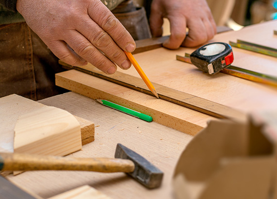 年々減少を続ける建築大工