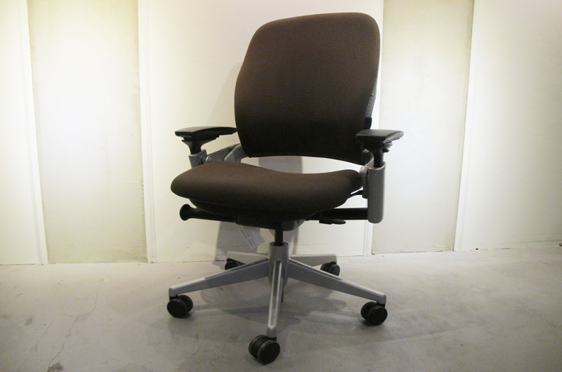 ▲クッションの安定感抜群の「Steelcase Leap」（149,100円）。「ワークチェア」と一口に言っても個性豊か。